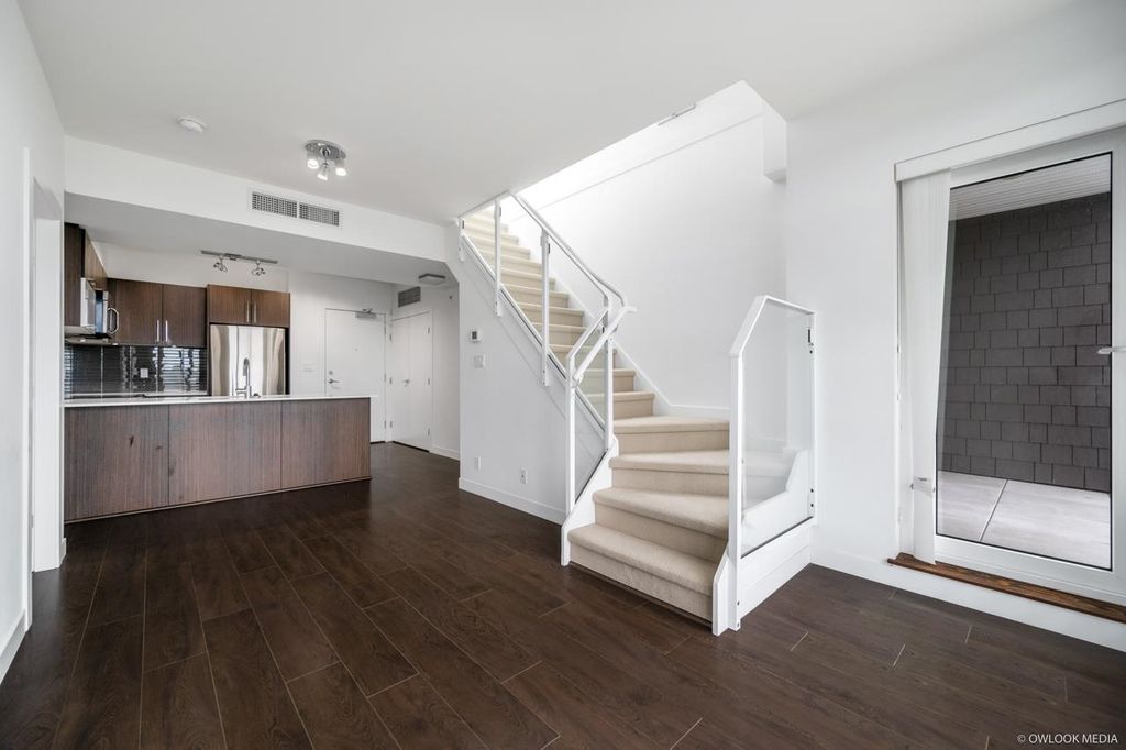 listing image 1104272463399771890