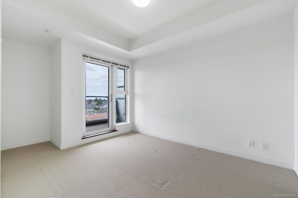 listing image 1107101485755830811
