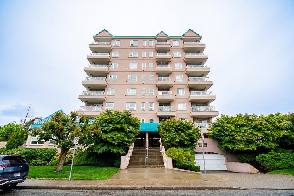 Photo of 45745 Princess Avenue #803, Chilliwack, BC V2P 2B5 (MLS # R3128301)