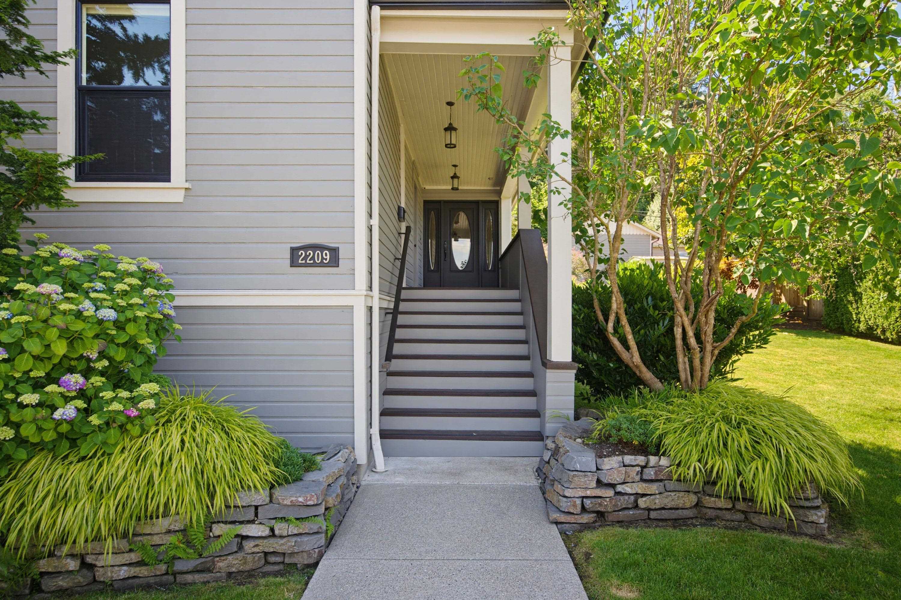 2209 St. George Street