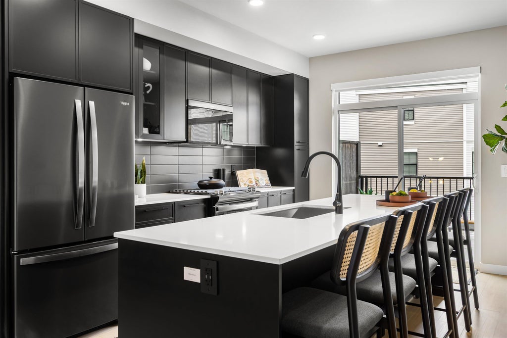 Photo of 2891 Montrose Avenue #48, Abbotsford, BC N0N 0N0 (MLS # R3174436)