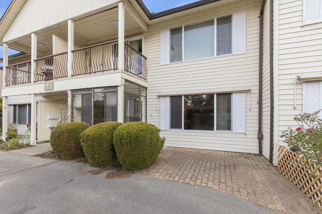 Photo of 2853 W Bourquin Crescent #108, Abbotsford, BC V2S 6H6 (MLS # R3124605)