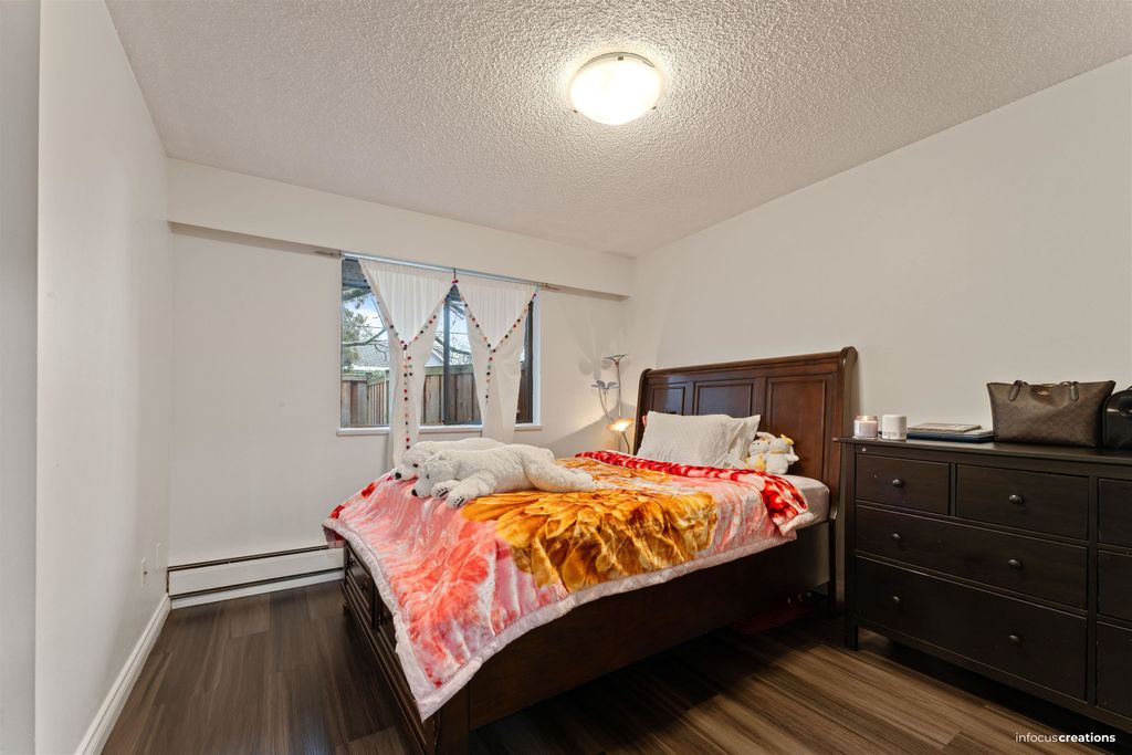 listing image 1106905829788265862