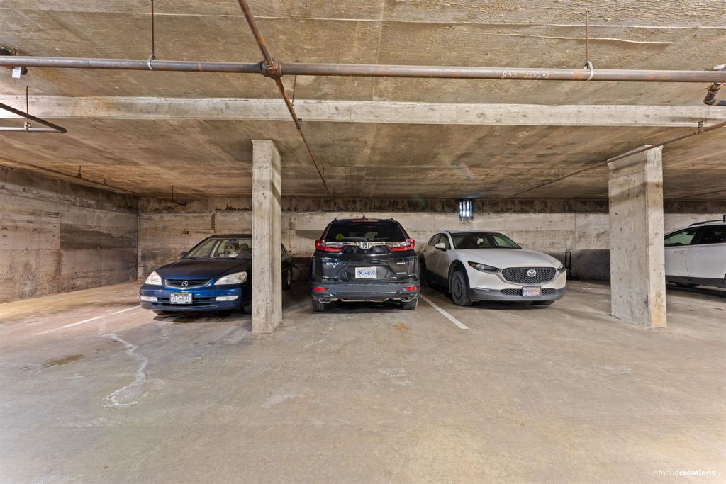listing image 1102101601690510529