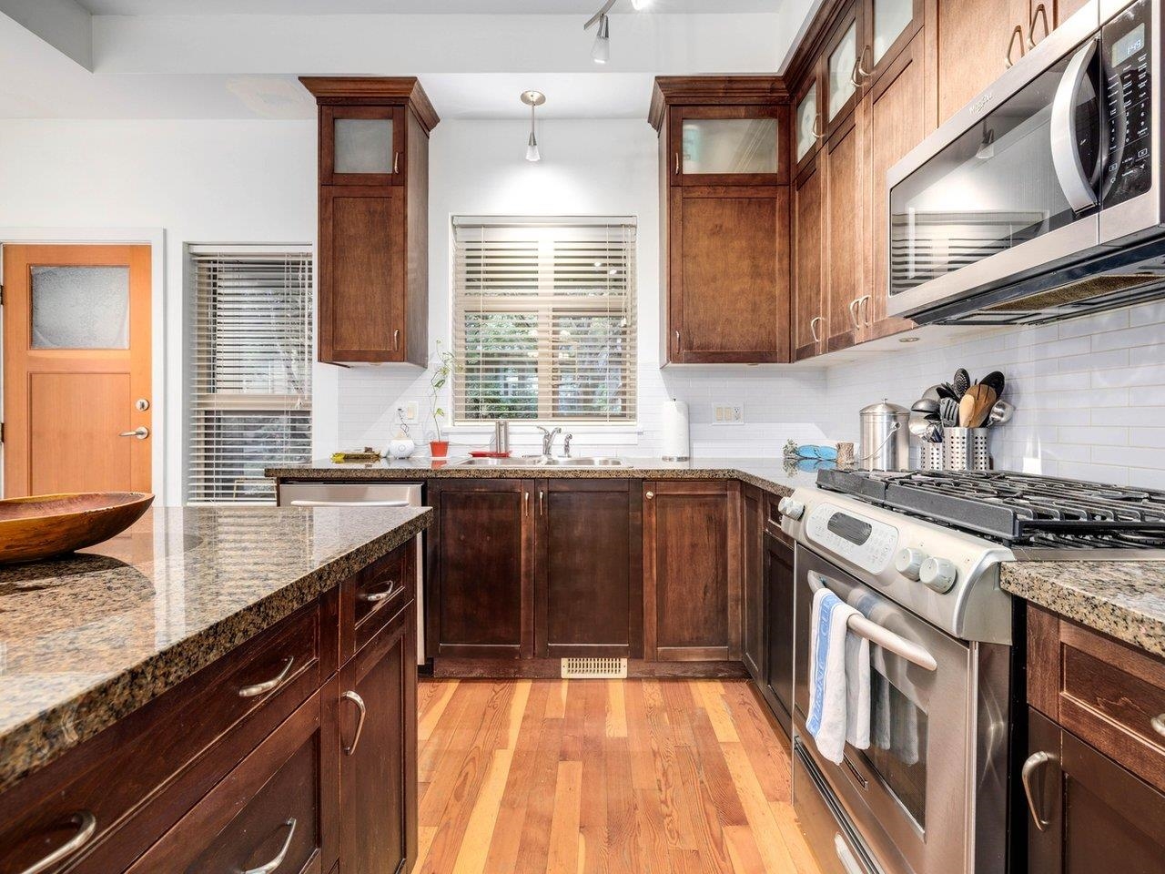 250 Salter Street 123