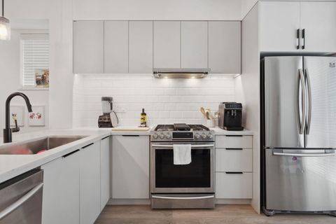 3021 St George Street 601 Port Moody BC V3H 0K3