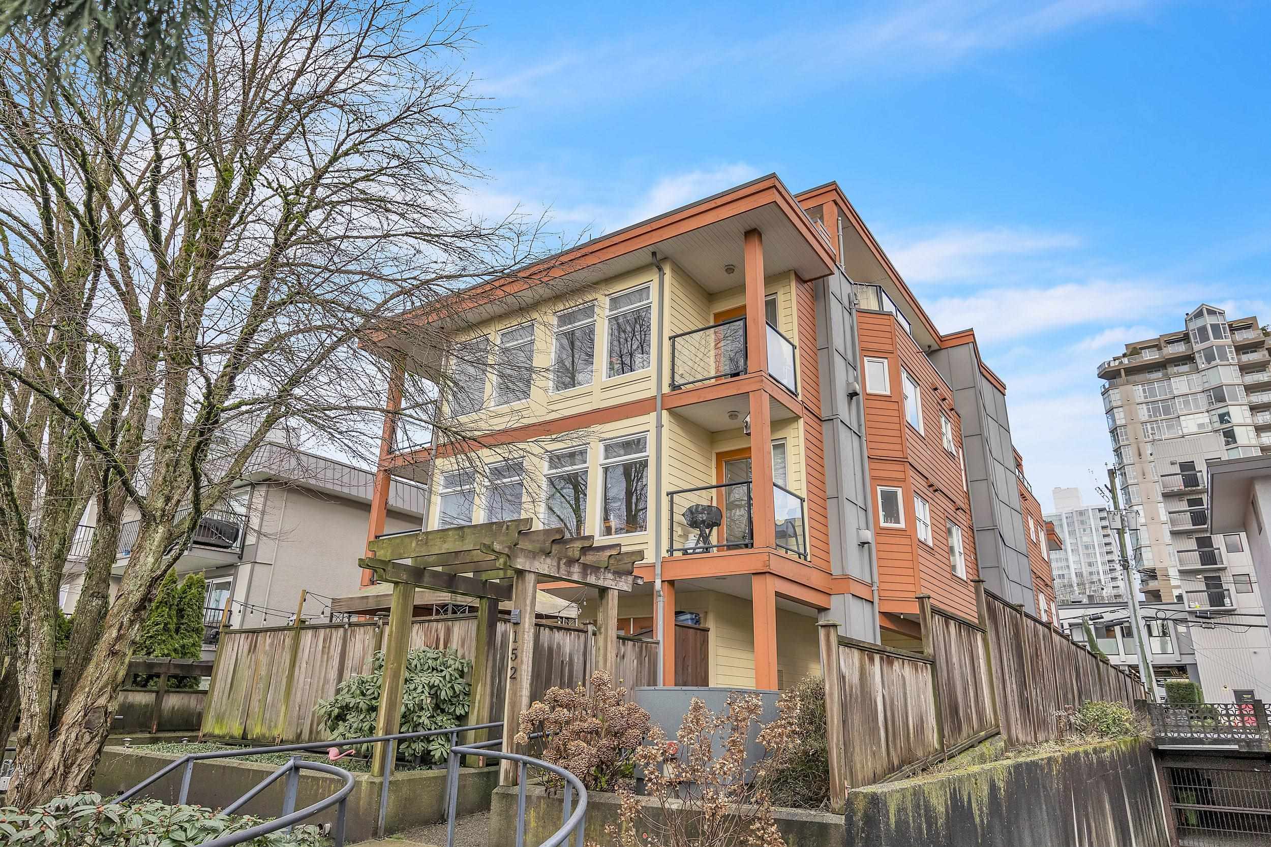 152 E 12th Street 302