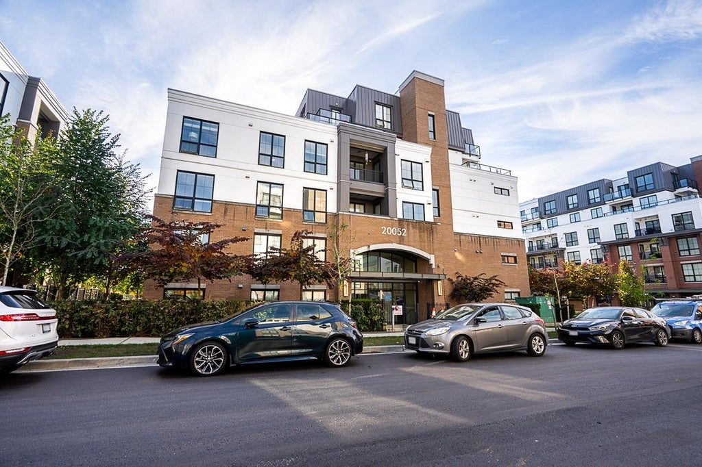 Photo of 20052 83a Avenue #404, Langley, BC V2Y 3P4 (MLS # R3177900)