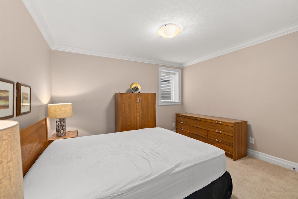 listing image 1102548294256138628