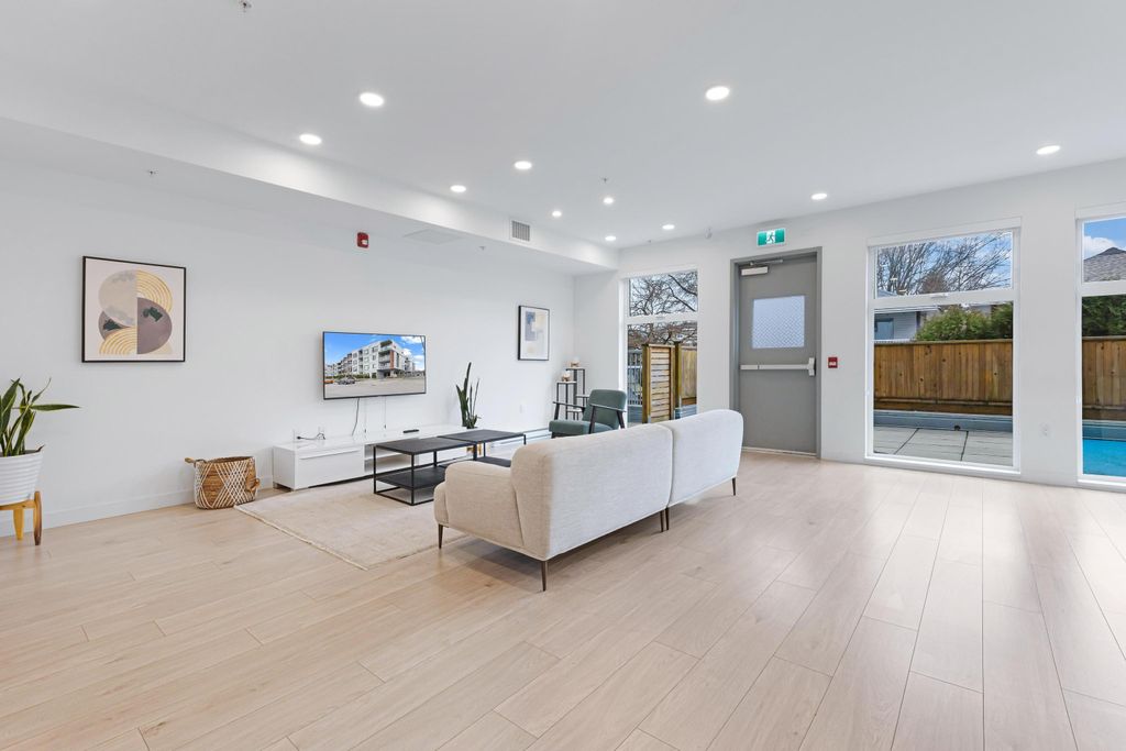 listing image 1100572377101300976