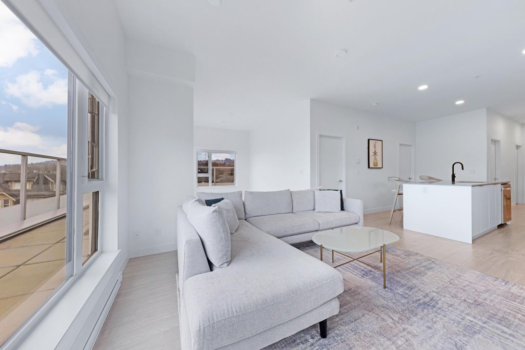 listing image 1108802956469184194