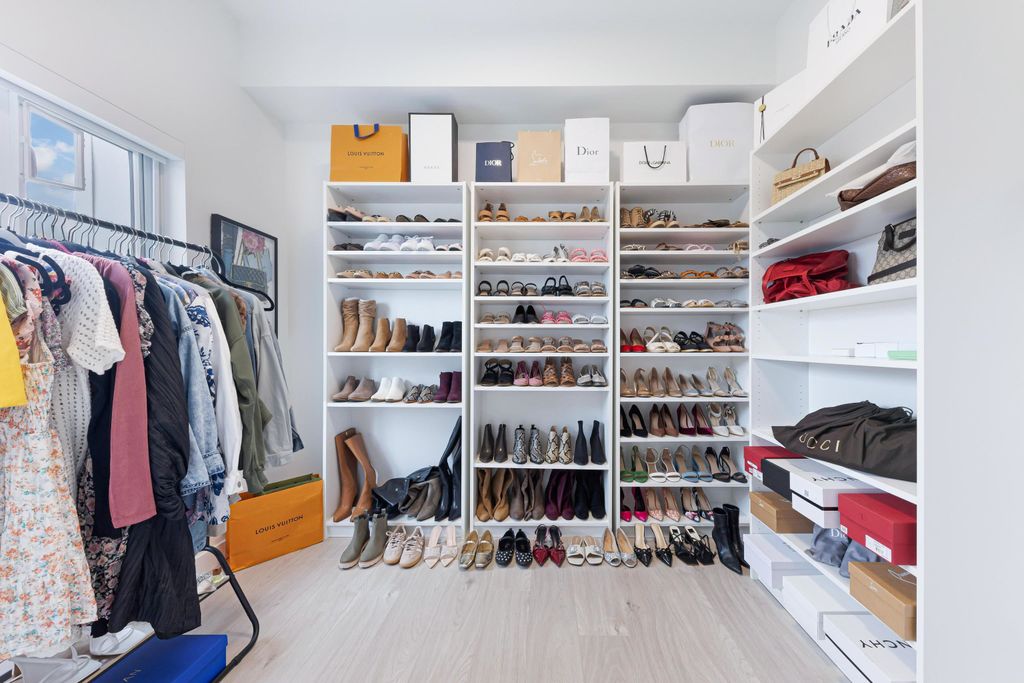 listing image 1102478605336146172