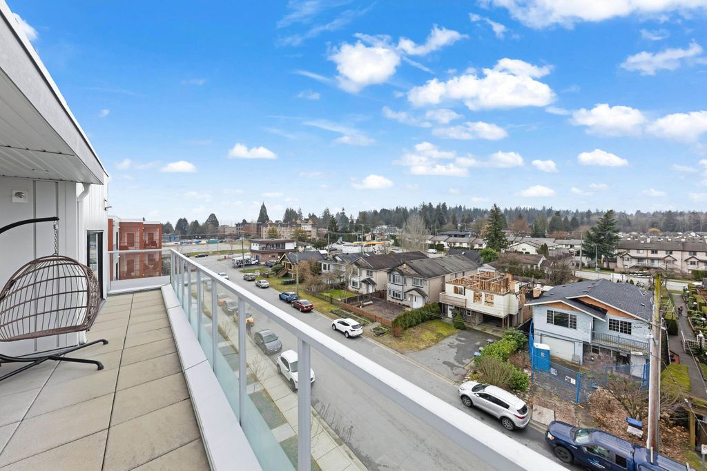 listing image 1105902578256858048