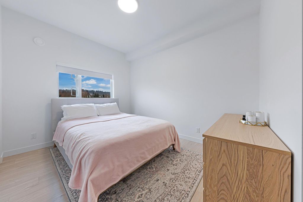 listing image 1100967020045411621