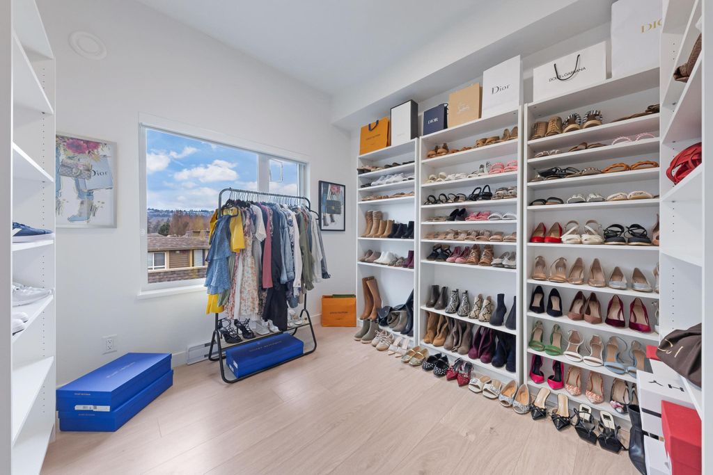 listing image 1103000281152445350