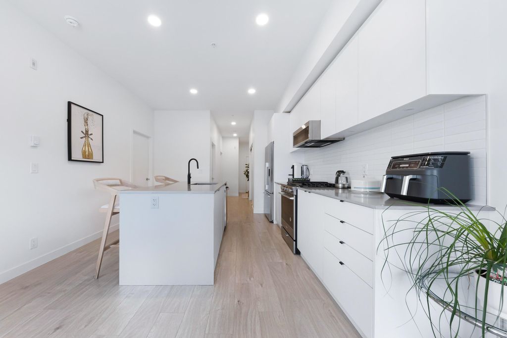 listing image 1106367640935451609