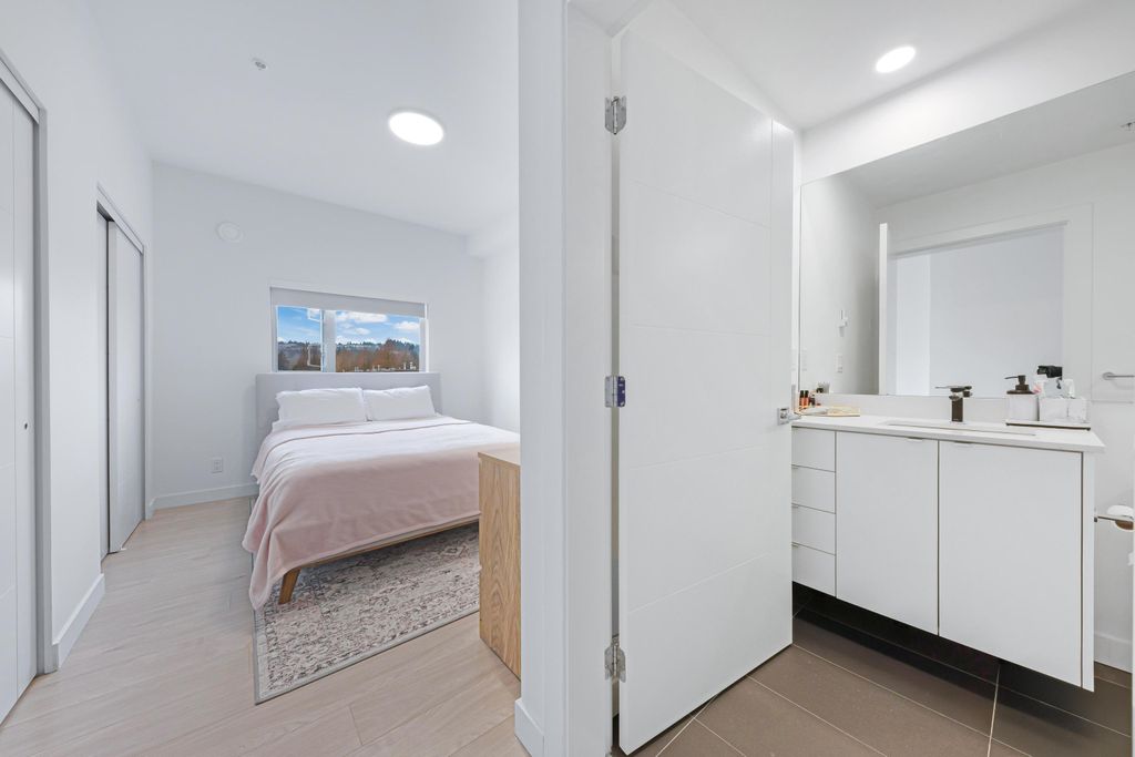 listing image 1102878155527272037