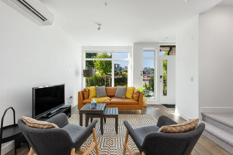 561 W 29th Avenue Vancouver BC V5Z 2H8