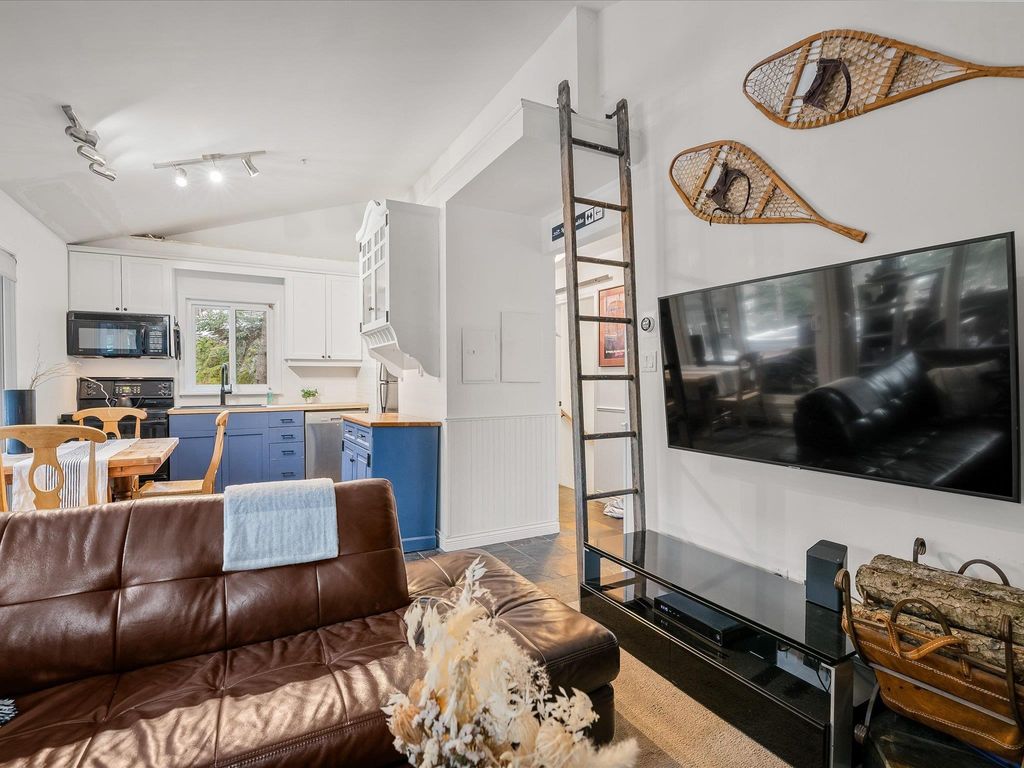 listing image 1104834204457694388