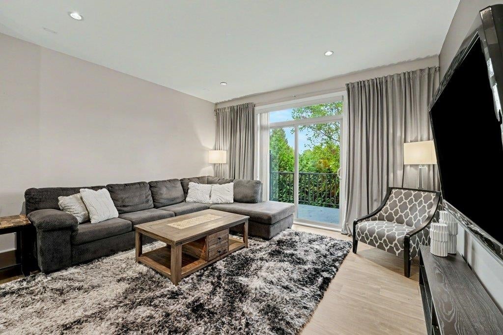 Photo of 1708 King George Boulevard #8, Surrey, BC V4A 4Z8 (MLS # R3173001)
