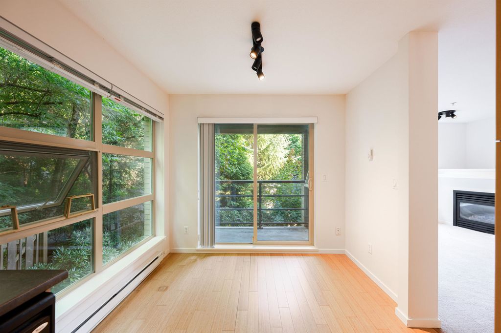 listing image 1105472523722336570