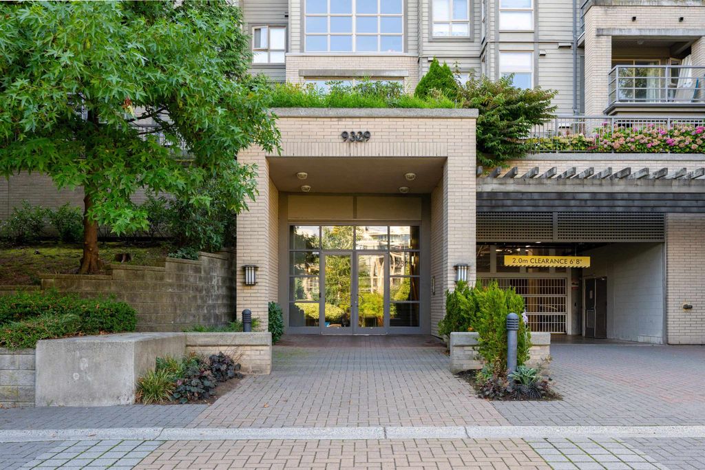 listing image 1104629048045919611