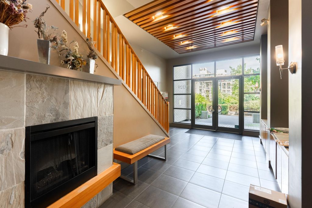 listing image 1105098075293971359
