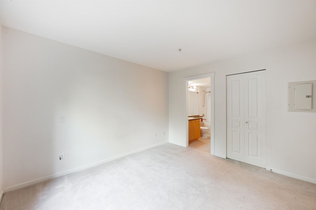 listing image 1108453092828994176