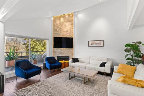 62 Shoreline Circle Port Moody BC V3N 0H1