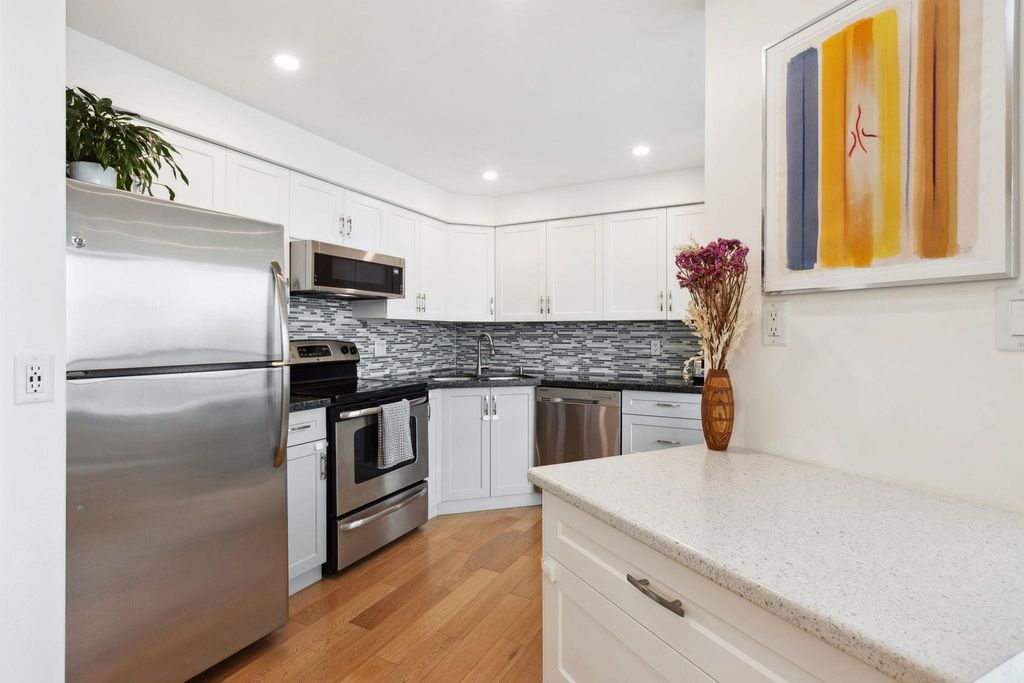 listing image 1102166213426495667
