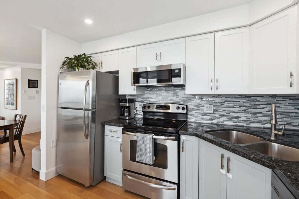 listing image 1106980652415231212