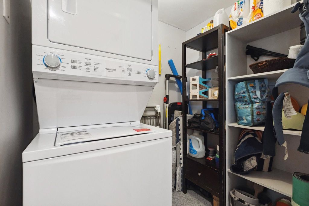 listing image 1101648315205244931
