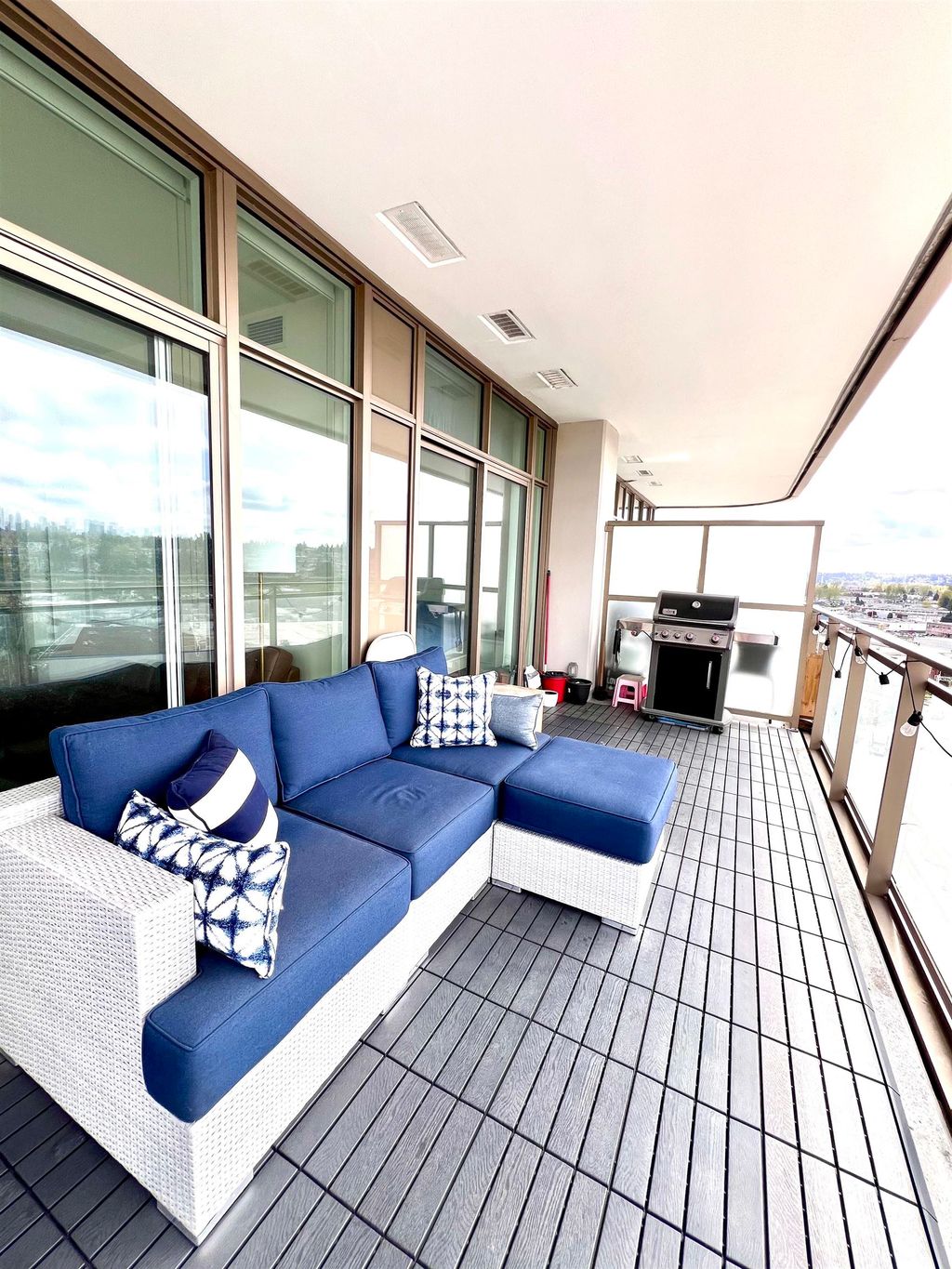listing image 1100084804419197572