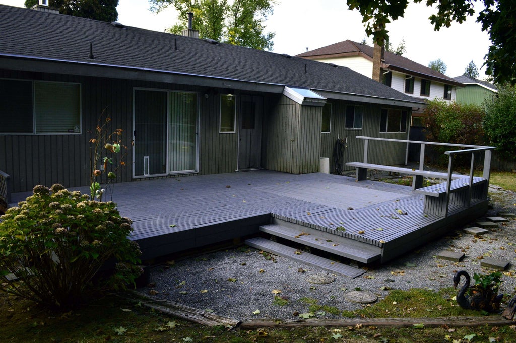 Photo of 10430 Fraserglen Drive, Surrey, BC V4N 1T5 (MLS # R3173028)