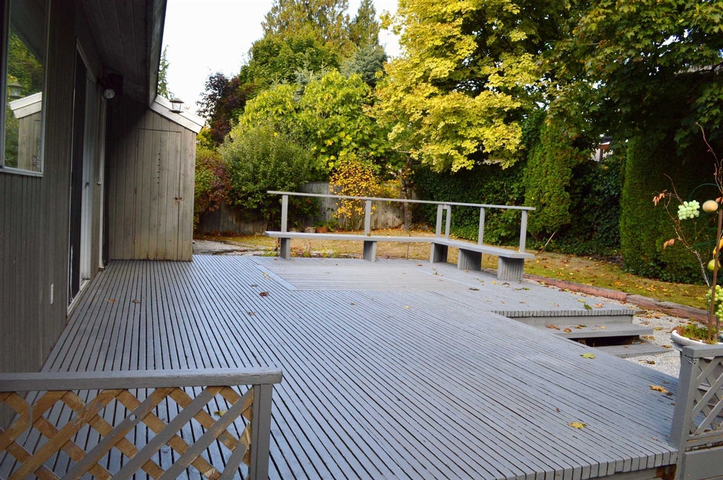 Photo of 10430 Fraserglen Drive, Surrey, BC V4N 1T5 (MLS # R3173028)