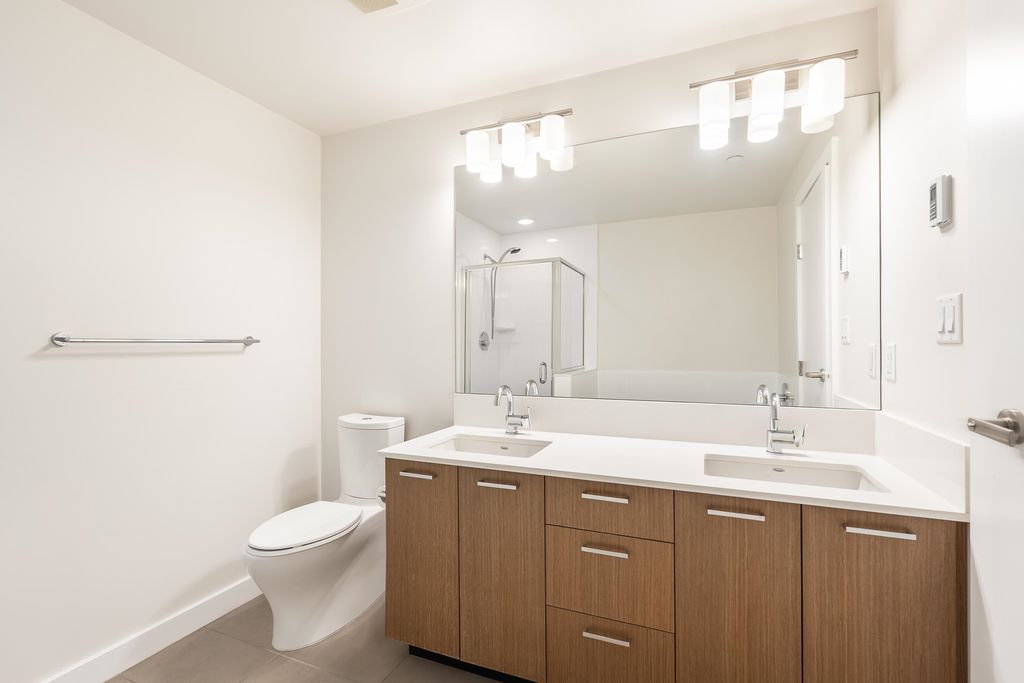 listing image 1106990627481104123