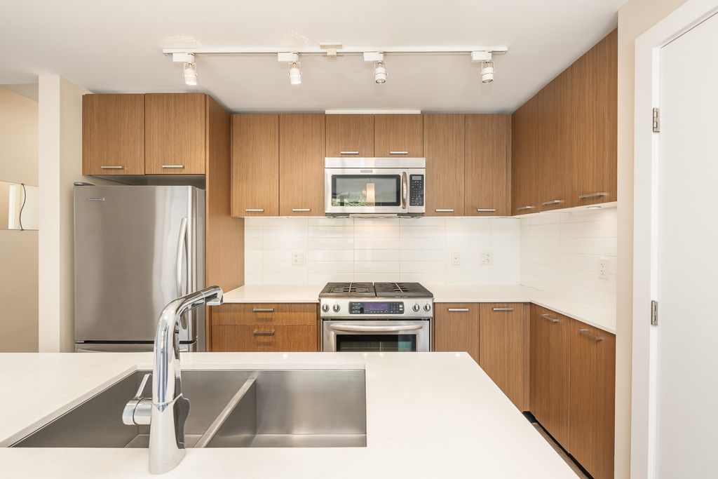 listing image 1102771650394916284