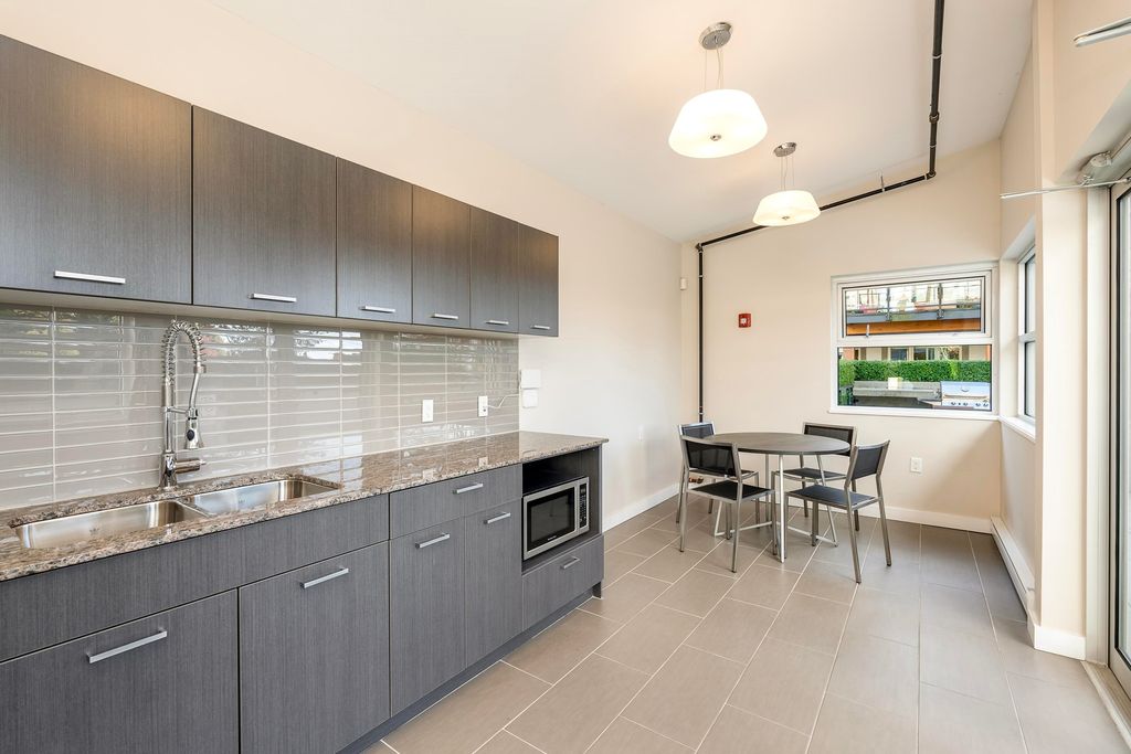 listing image 1107558756458838745