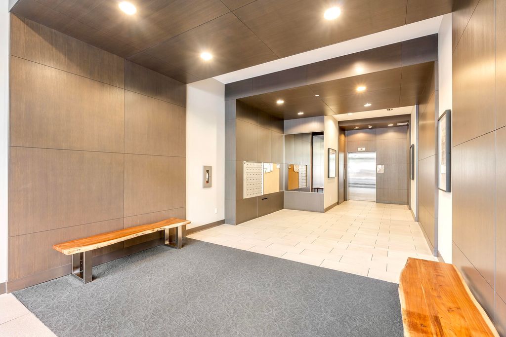 listing image 1102282124575652877