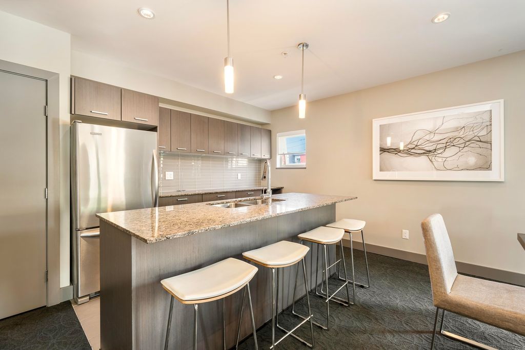 listing image 1102440441170861669