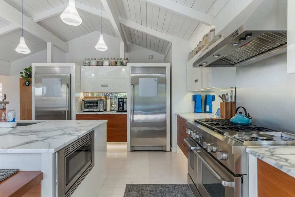listing image 1106909359420677970