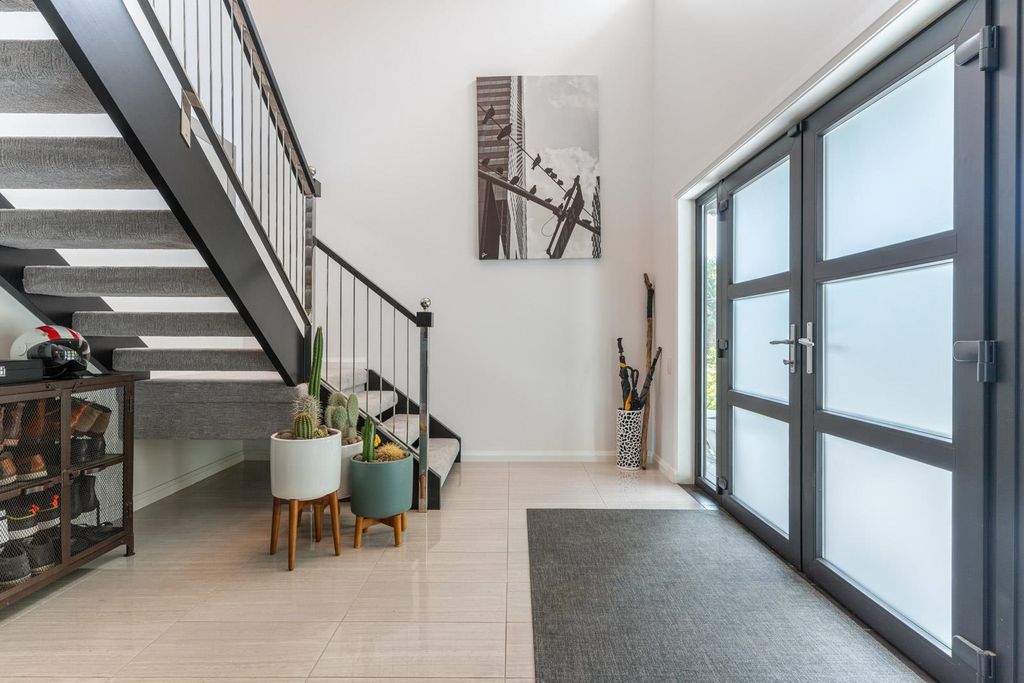 listing image 1101709737015465288