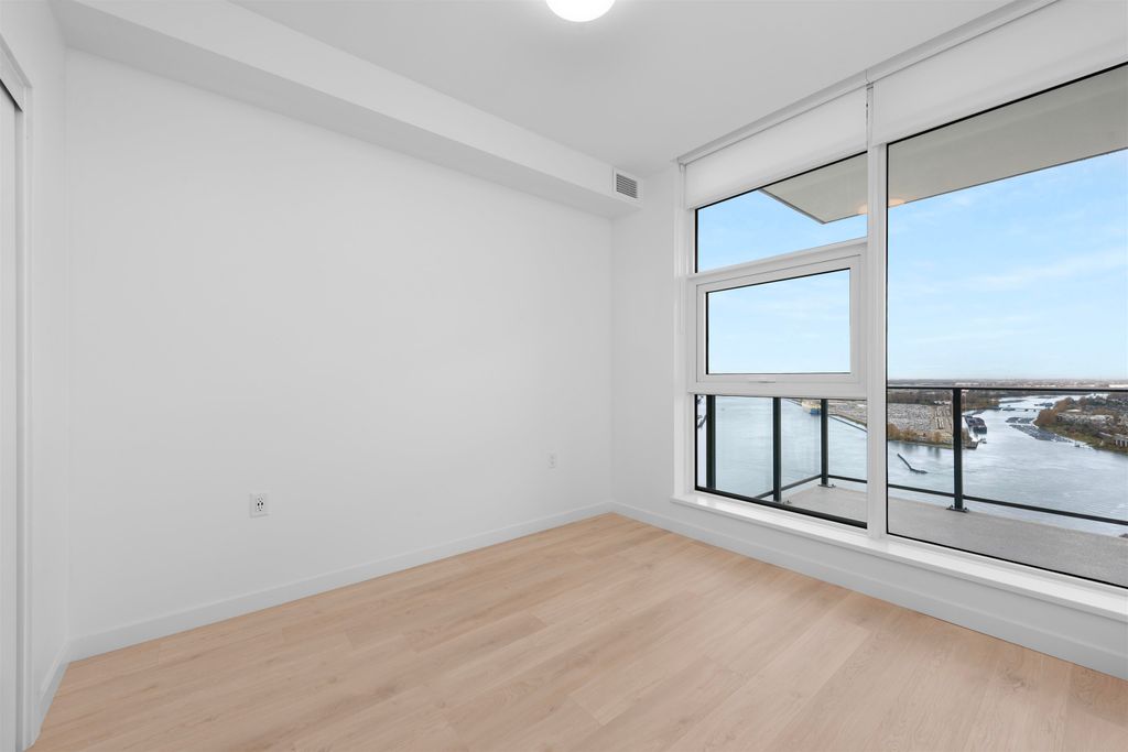 listing image 1103679021247130563