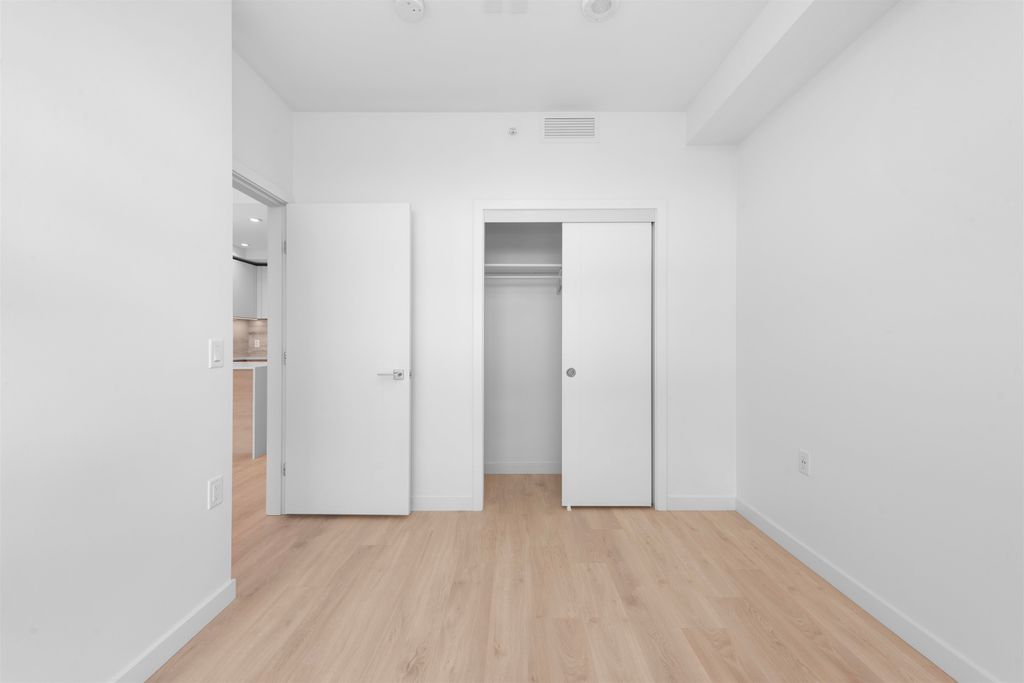 listing image 1106973586152257102