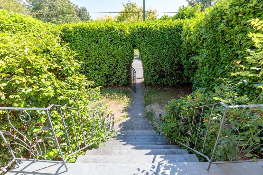 listing image 1102349542111679704
