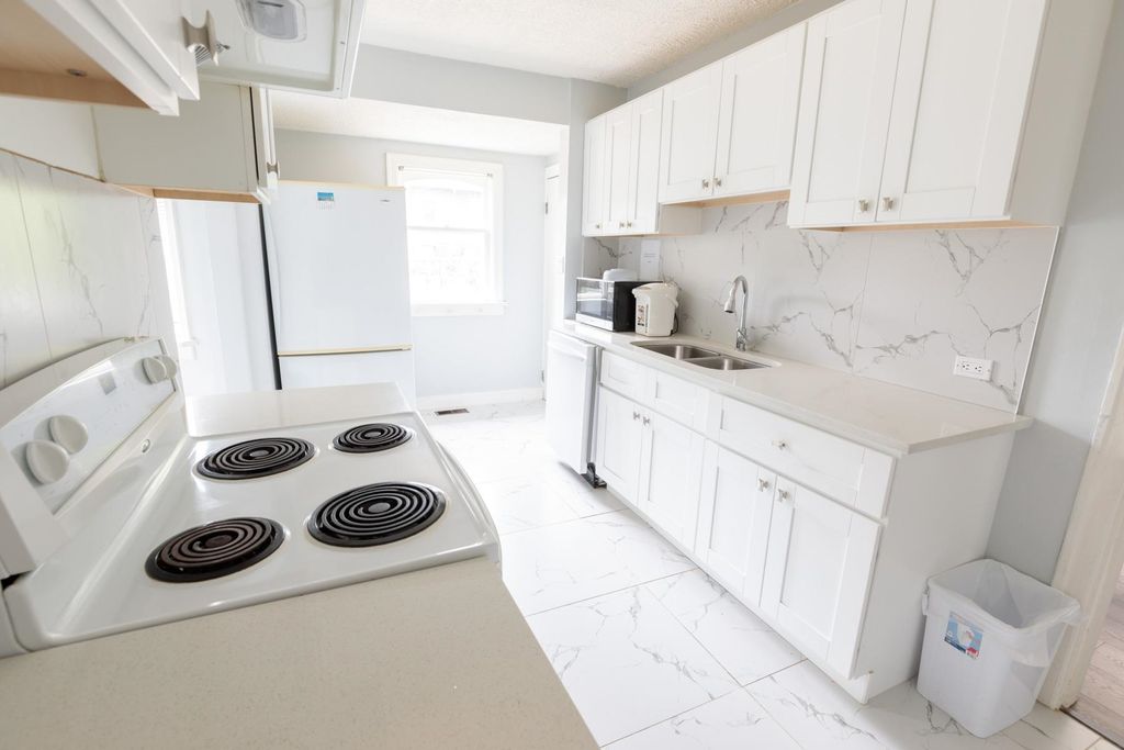 listing image 1109425220448329228