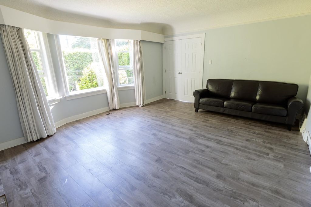 listing image 1107492804040716753