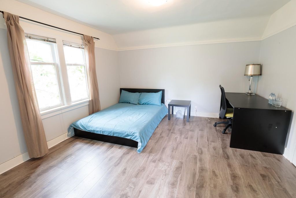 listing image 1104624581055052815
