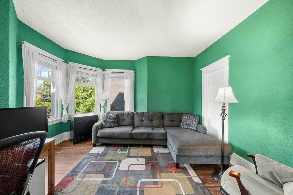 listing image 1105104261294541363