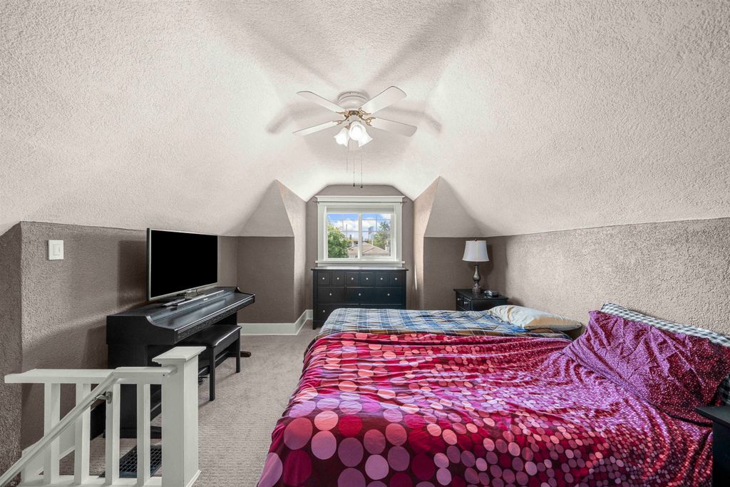 listing image 1107547208400201913